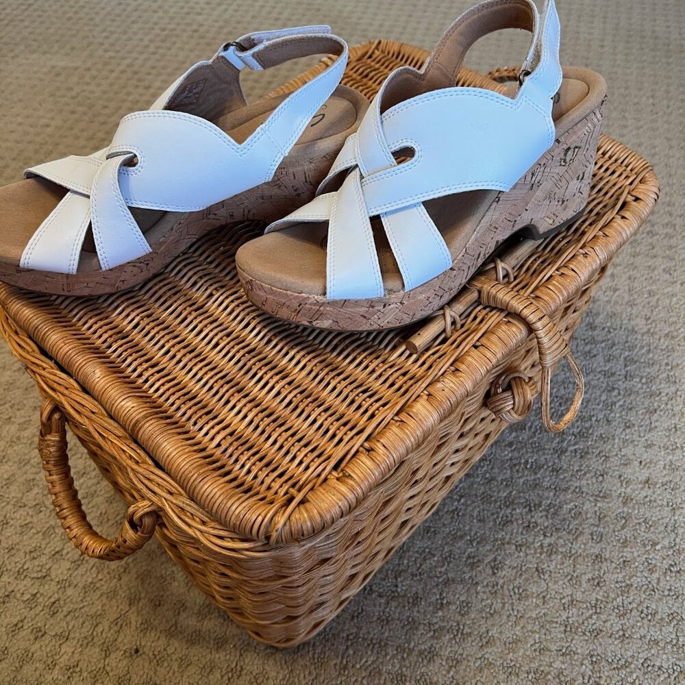 Size 8 Clarks comfort wedge sandals